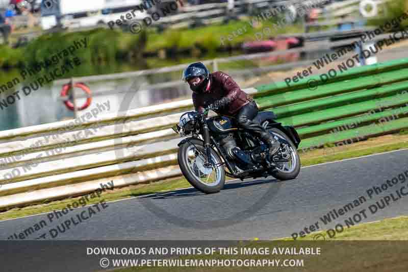 Vintage motorcycle club;eventdigitalimages;mallory park;mallory park trackday photographs;no limits trackdays;peter wileman photography;trackday digital images;trackday photos;vmcc festival 1000 bikes photographs